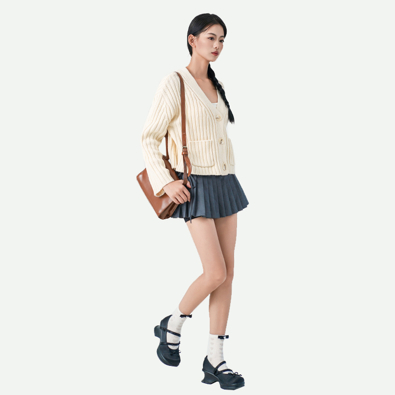 Cara Sweater Knitted Sweater dengan betul dan apabila ia boleh diterima untuk menggantungnya tanpa menyebabkan kerosakan